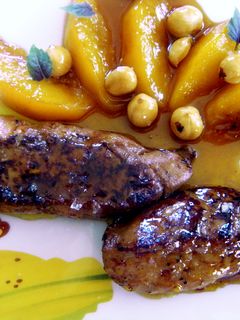 Una foto de Foie con melocotones al caramelo de mistela
