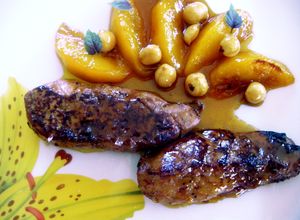 Una foto de Foie con melocotones al caramelo de mistela