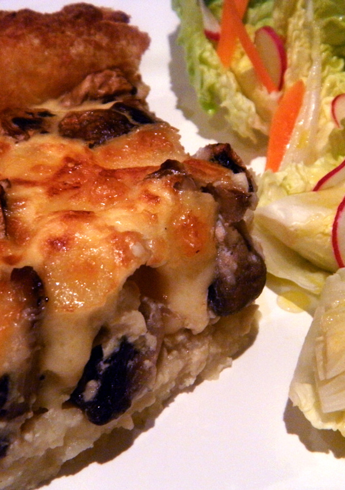 Una foto de Quiche de champiñones con base de patata trufada