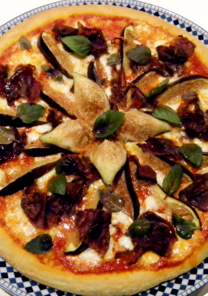 Una foto de Pizza de higos y cecina de León