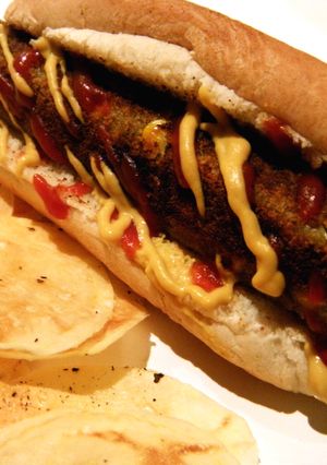 Una foto de Quinoa Hot Dog