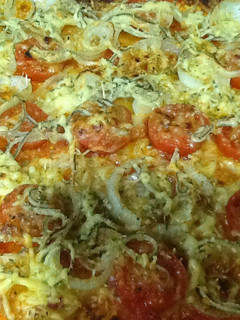 Una foto de Pizza de cebolla y gulas