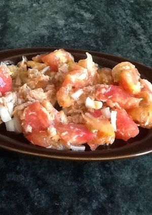 Una foto de Ensalada sencilla de tomates Raff