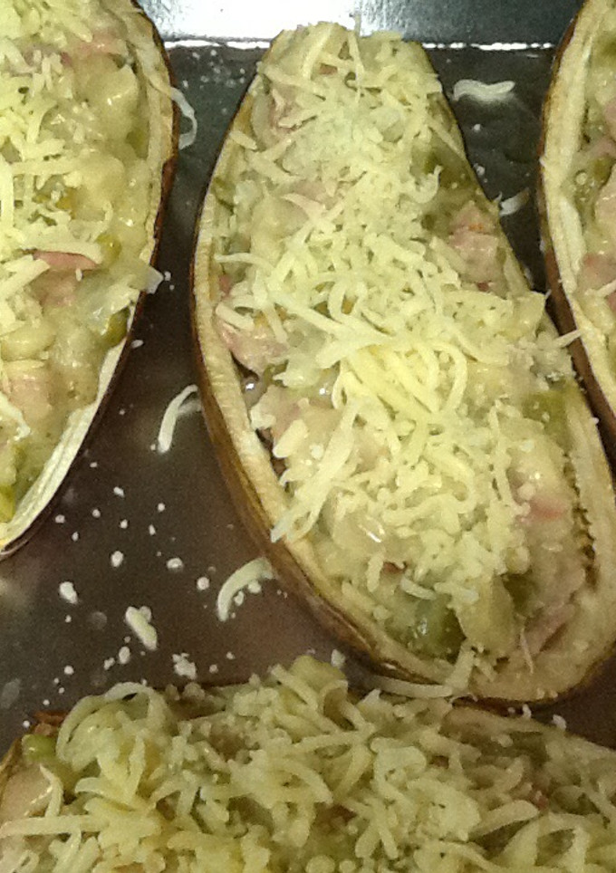Una foto de Berenjenas rellenas con pimientos y bacon