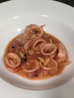 Una foto de Calamares de playa encebollados