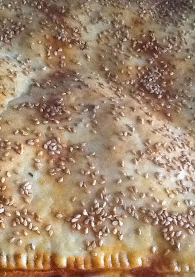 Una foto de Empanada de gulas y huevo duro