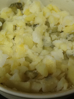 Una foto de Ensalada fría de patata y pepinillos