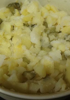 Una foto de Ensalada fría de patata y pepinillos