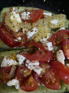 Una foto de Calabacines rellenos de tomatitos y queso fresco