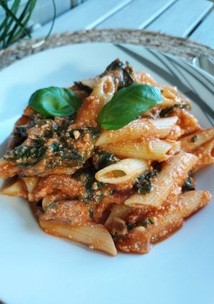Une photo de Pâtes, ricotta tomates et épinards