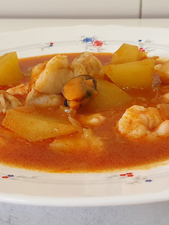 Una foto de Guiso de rape y langostinos