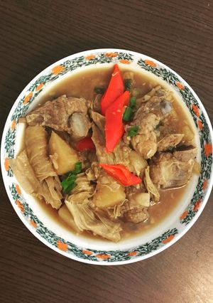 A picture of Stew pork pineapple with skin tofu.