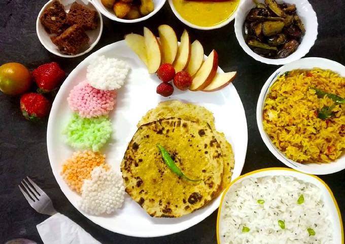 Winter bhog(Bajra roti,bengon curry,dhi kadi)