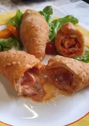 Une photo de Panzerotti(ou calzoni) frits du sud italie comme aux bars de la plage 😋🇮🇹💕