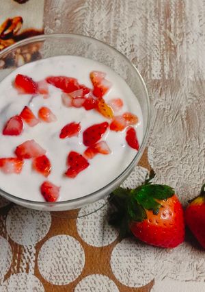 स्ट्रॉबेरी श्रीखंड Strawberry Shrikhand रेसिपी मुख्य फोटो