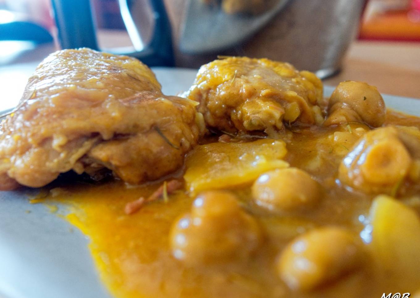 Mijoté de poulet pommes de terre et champignons.