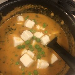 A picture of Matar paneer.