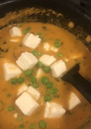 A picture of Matar paneer.