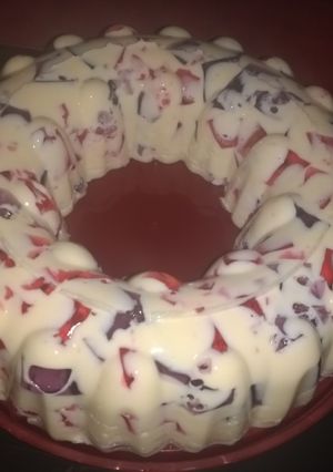 Una foto de Gelatina mosaico con leche
