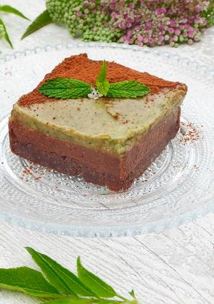Une photo de Gâteau crémeux au cacao et à la menthe