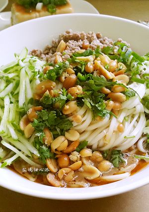 A picture of Sichuan-Style Dan Dan Noodles.