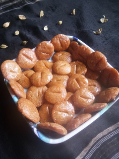 दही सौंफ मीठी खस्ता मठरी (dhai saunf meethi khasta mathri recipe in Hindi) रेसिपी मुख्य फोटो
