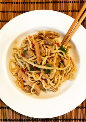 Φωτογραφία της συνταγής Noodles με λαχανικά και κοτόπουλο