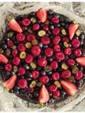 Crostata con frutti rossi e confettura di fragole con pepe di Sichuan
