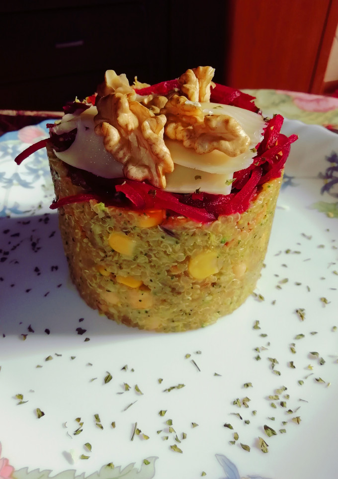 Una foto de Timbal de quinoa y garbanzos