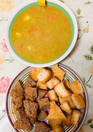 A picture of Lentil Soup with Toasted Bread 👌🏼😋.