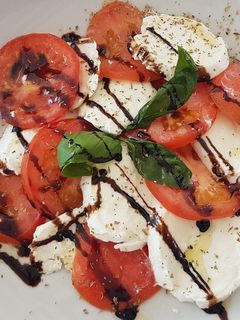 Una foto de Ensalada caprese