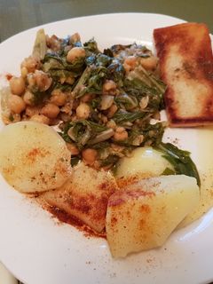 Una foto de Garbanzos con espinacas