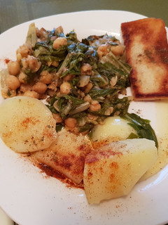 Una foto de Garbanzos con espinacas