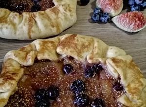 O poză a rețetei Galette cu smochine și struguri 🍇.