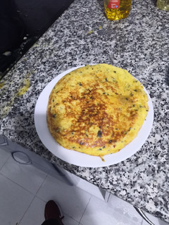 Una foto de Tortilla de patata y calabacín