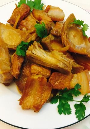 Hình của món Thịt ba chỉ kho mít xanh.