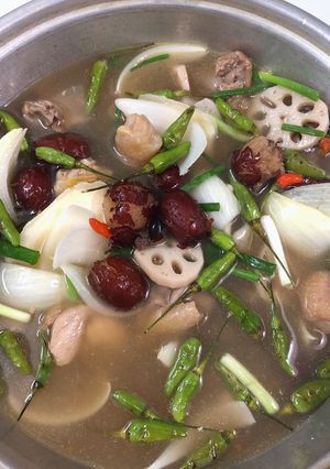 Hình của món Gà tiềm ớt hiểm + thuốc bắc.