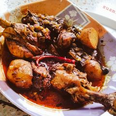 A picture of Tamarind chicken curry with potatoes.