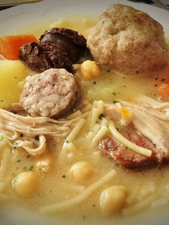 Una foto de Escudella barrejada de Arroz y Fideos amb carn d,olla