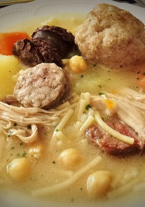 Una foto de Escudella barrejada de Arroz y Fideos amb carn d,olla