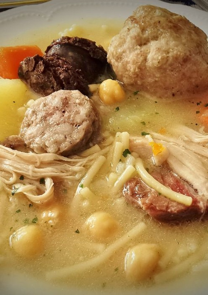 Una foto de Escudella barrejada de Arroz y Fideos amb carn d,olla