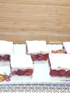 Roppanós cseresznyés pite Déditől recept fotója