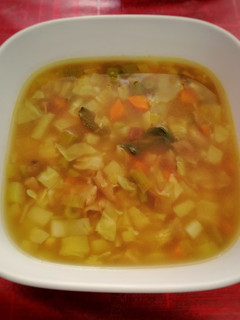 Una foto de Xquisita sopa de verduras y quinoa