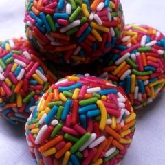 A picture of Strawberry Brigadeiros.