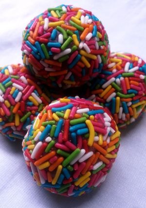 A picture of Strawberry Brigadeiros.