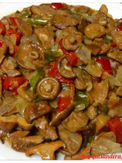 Una foto de Fritada de níscalos, cebolla y pimientos