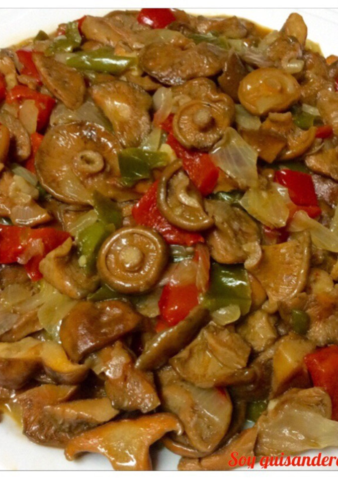 Una foto de Fritada de níscalos, cebolla y pimientos