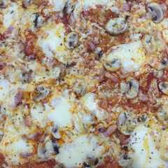 Una foto de Pizza de hojaldre con mozarella fresca
