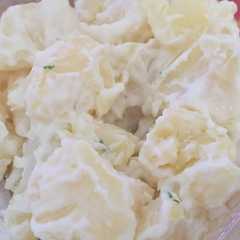 Una foto de Patatas con alioli o patatas con ajo