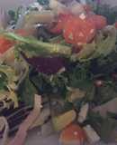 Ensalada rápida de lechugas con salmón ahumado